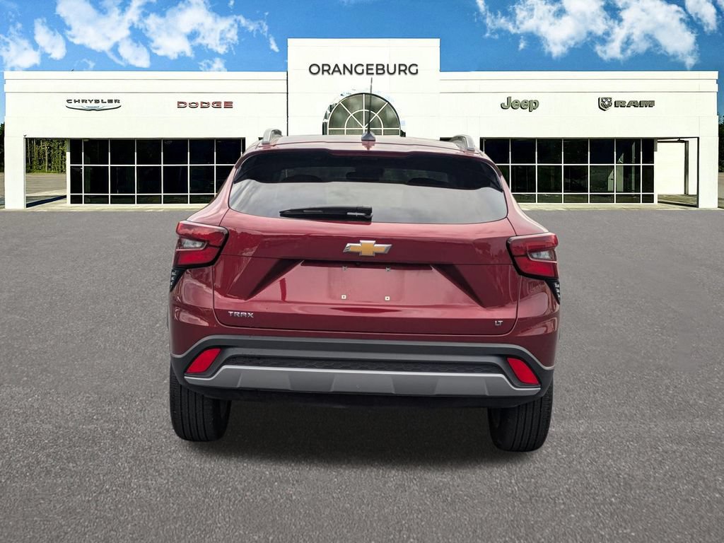 Used 2025 Chevrolet Trax LT FWD image 6