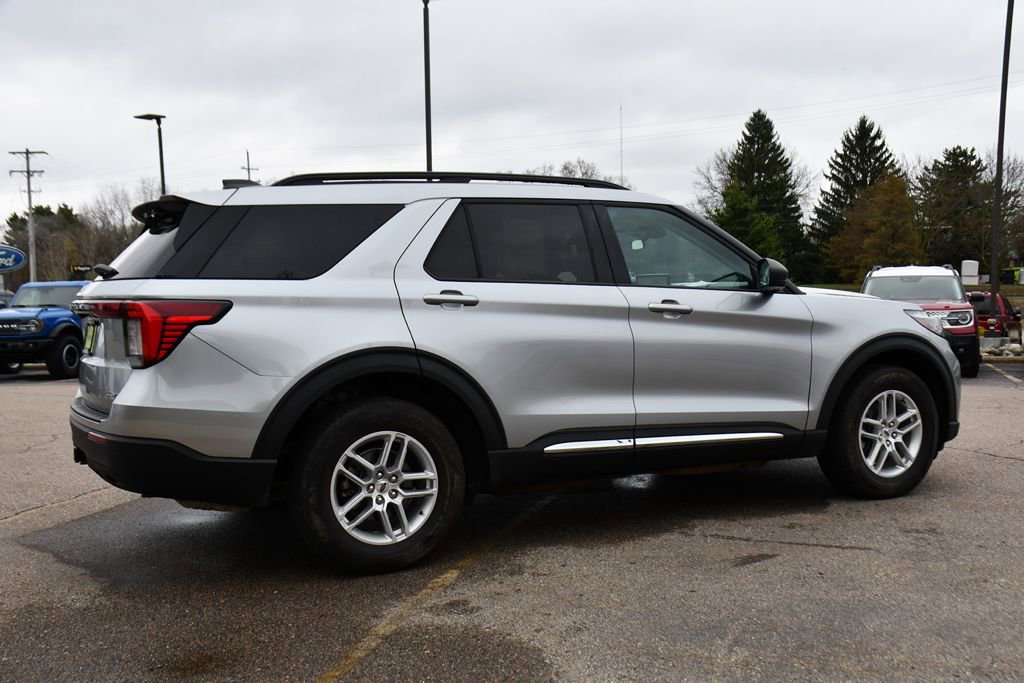 Used 2025 Ford Explorer Active AWD/4WD image 7