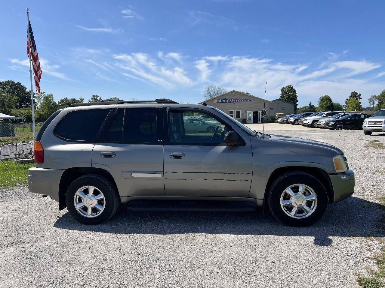 Used 2005 GMC Envoy SLT AWD/4WD image 2