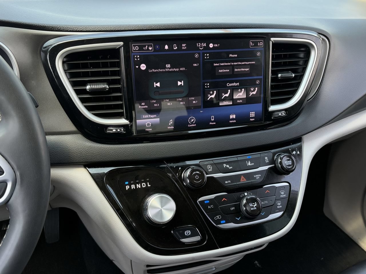 Used 2024 Chrysler Pacifica Touring-L FWD image 19