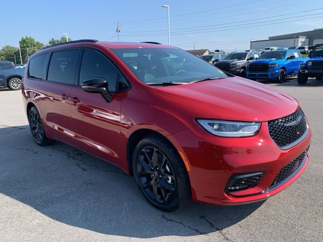 New 2026 Chrysler Pacifica Limited w/ S Appearance Package image 1