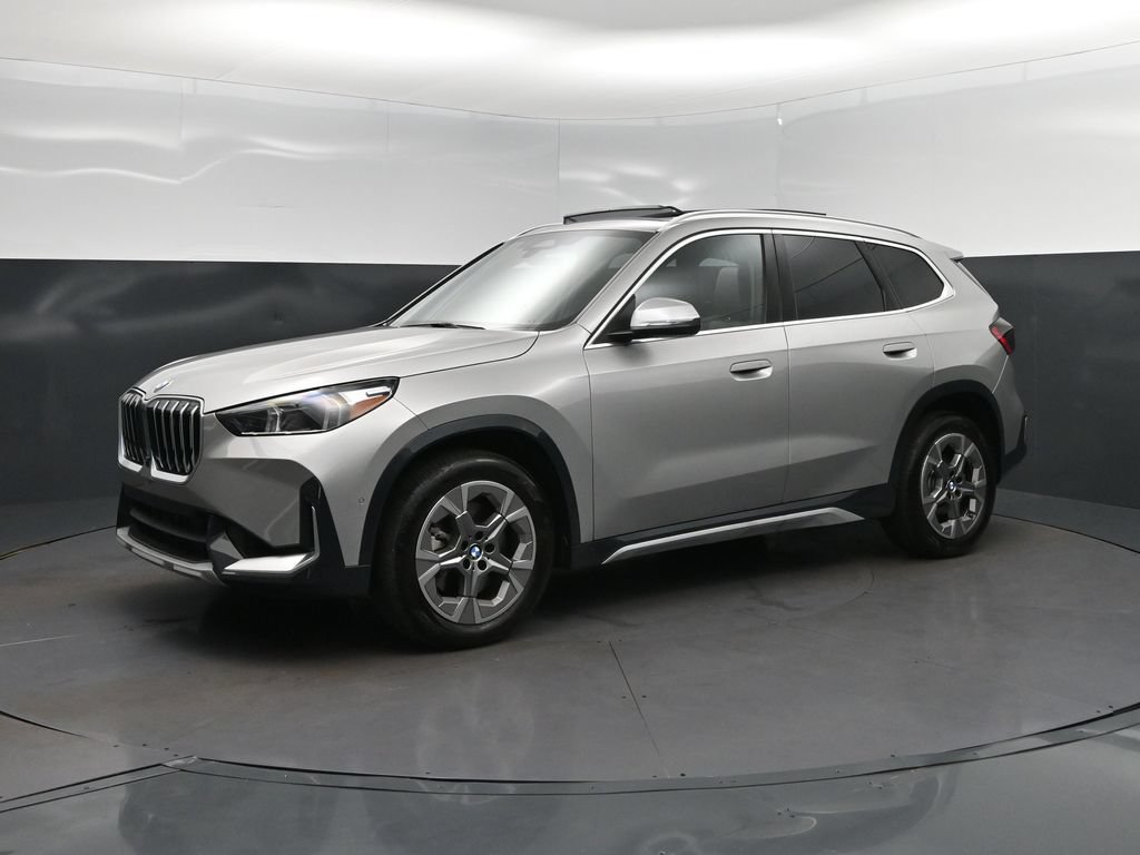 Certified 2025 BMW X1 xDrive28i AWD/4WD image 3