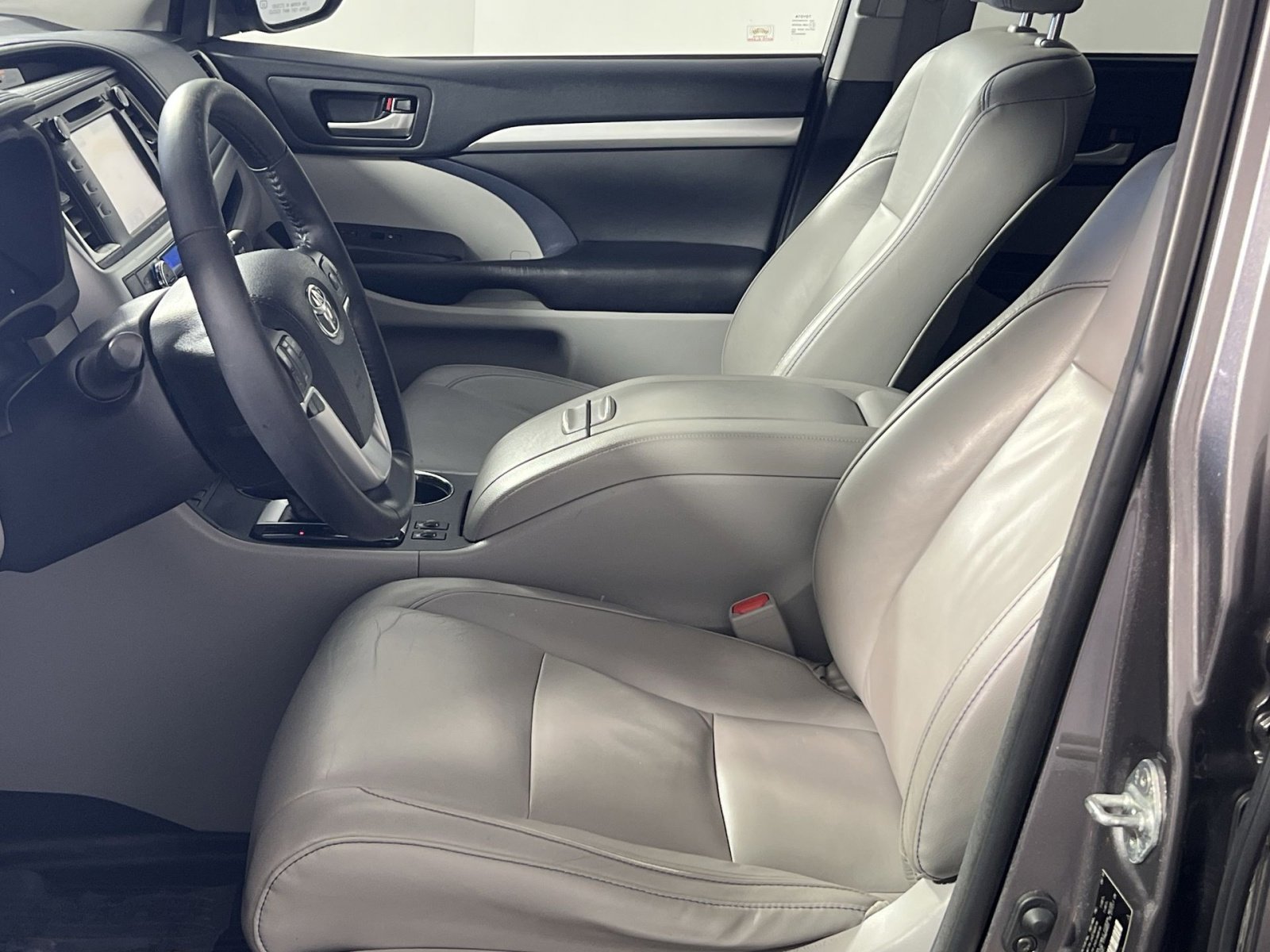 Used 2018 Toyota Highlander XLE image 11