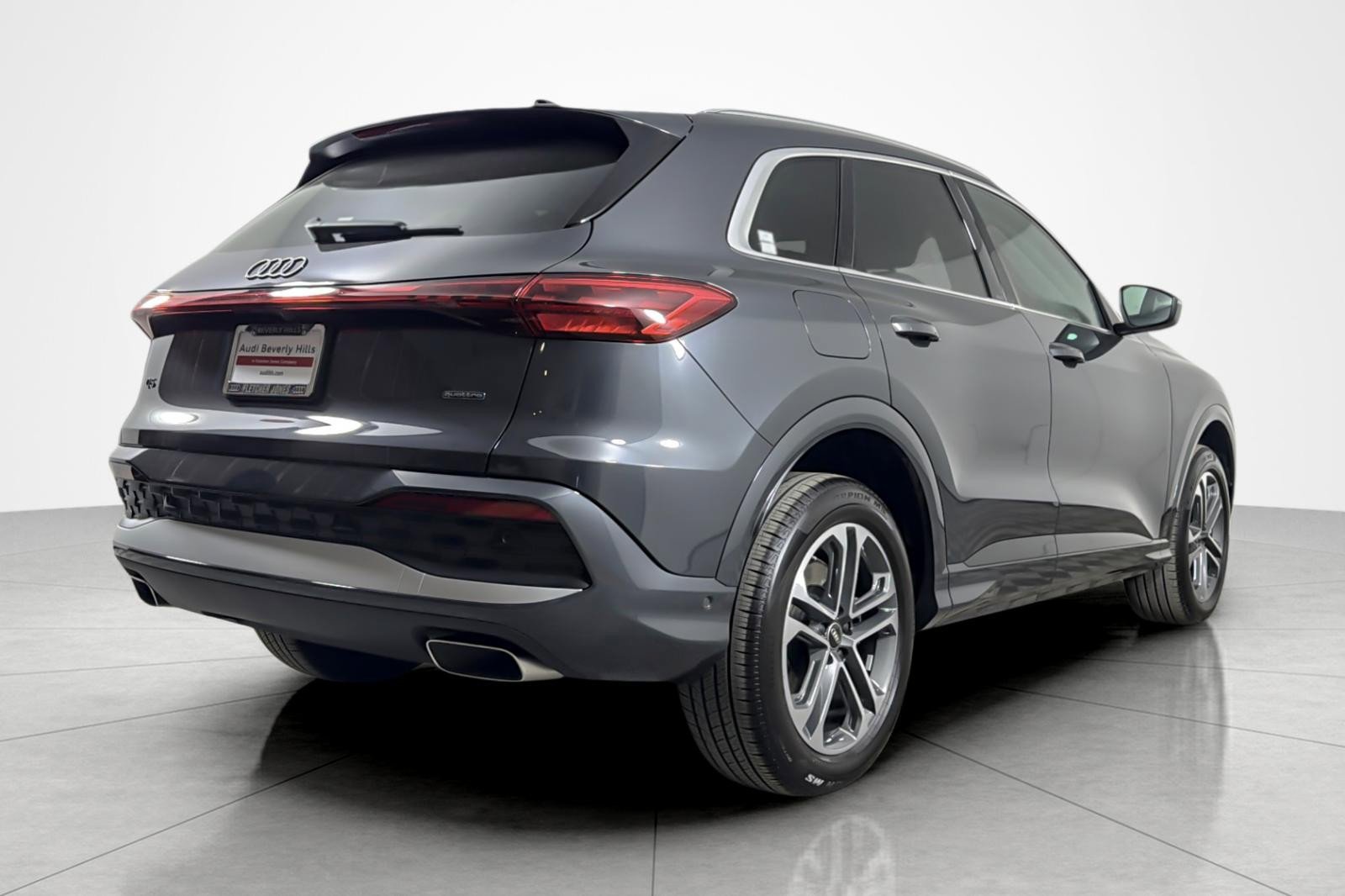 Used 2025 Audi Q5 Premium w/ 19" Wheel Package image 5