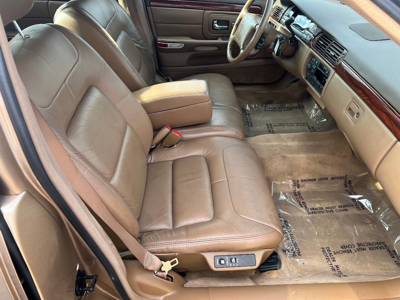 Used 1999 Cadillac De Ville w/ Comfort/Convenience Pkg image 25