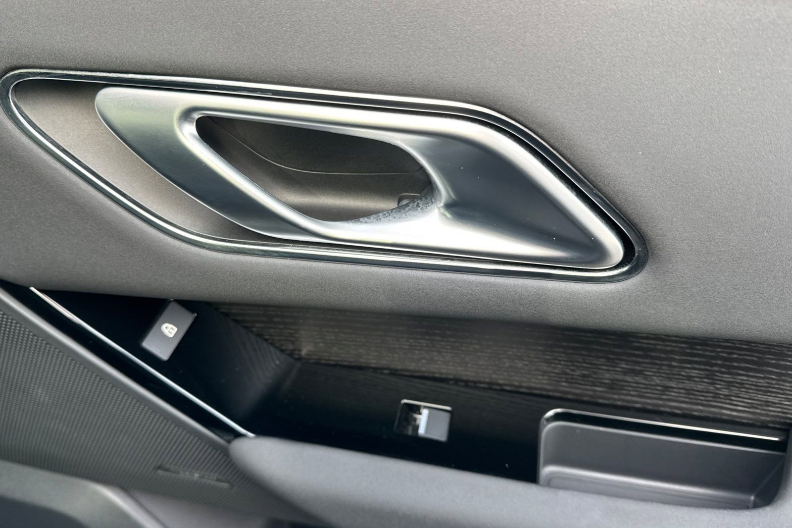 Used 2025 Land Rover Range Rover Velar Dynamic SE image 19