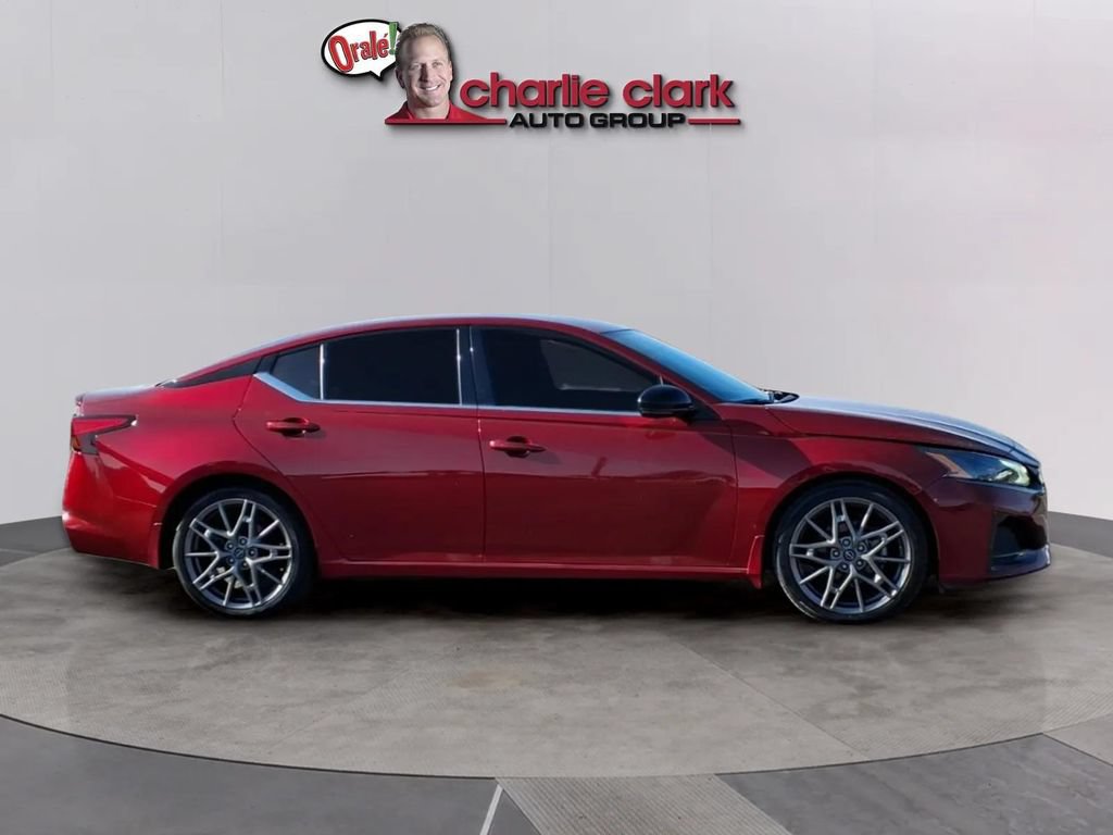 Used 2024 Nissan Altima 2.0 SR FWD image 6