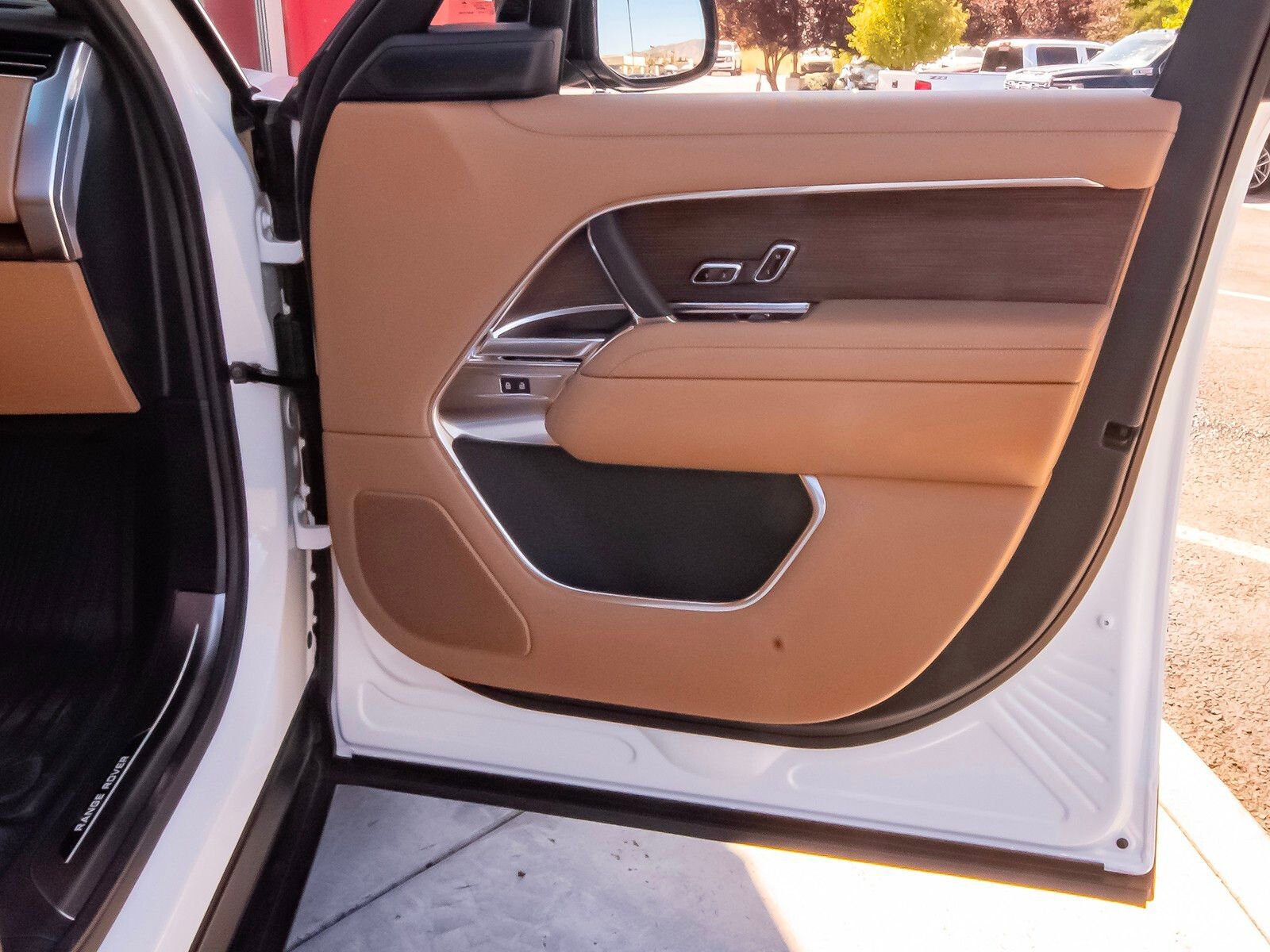 New 2025 Land Rover Range Rover SE image 41