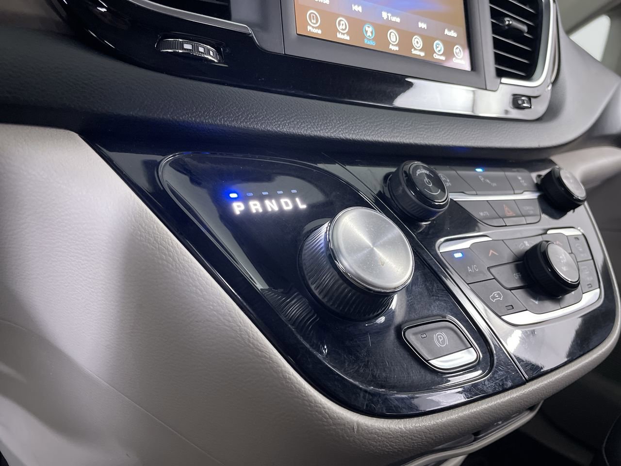 Used 2019 Chrysler Pacifica Touring-L FWD image 17