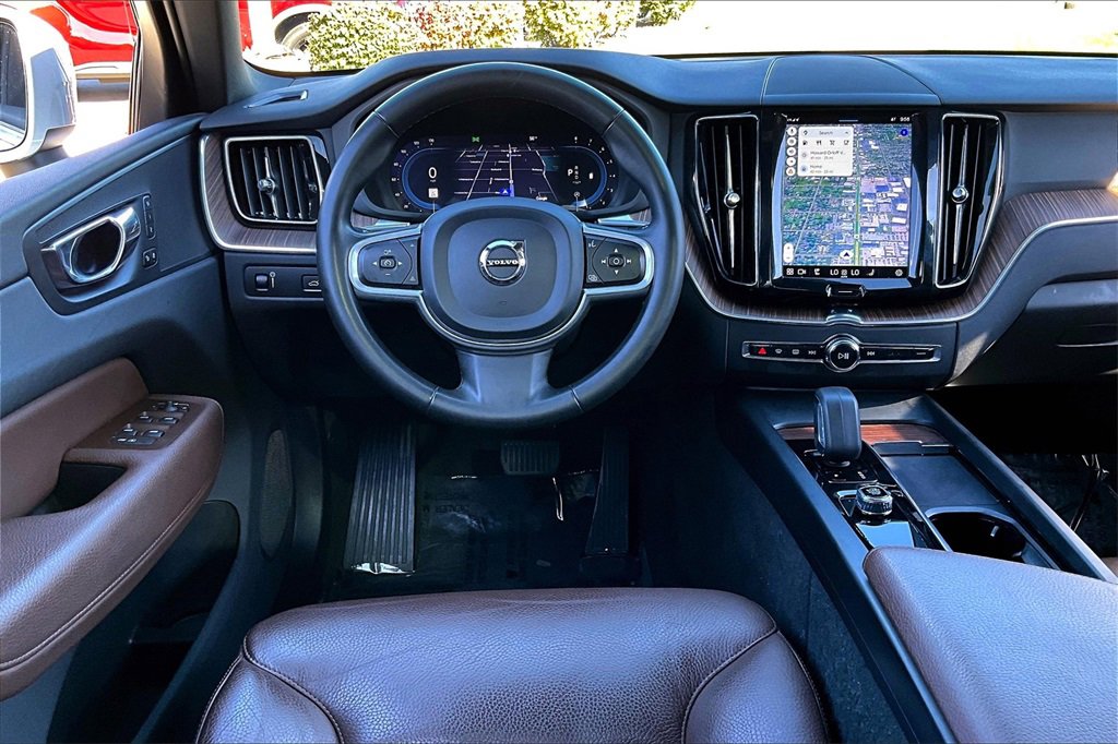 Used 2022 Volvo XC60 B5 Momentum w/ Advanced Package image 19