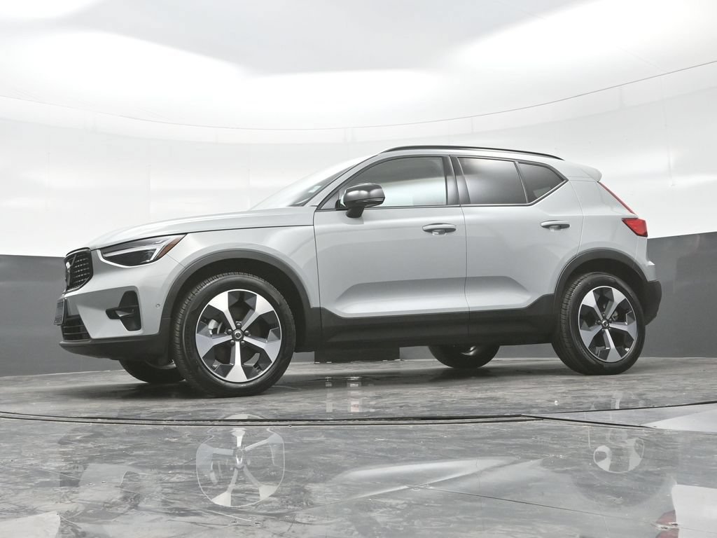 Used 2026 Volvo XC40 B5 Plus AWD/4WD image 24