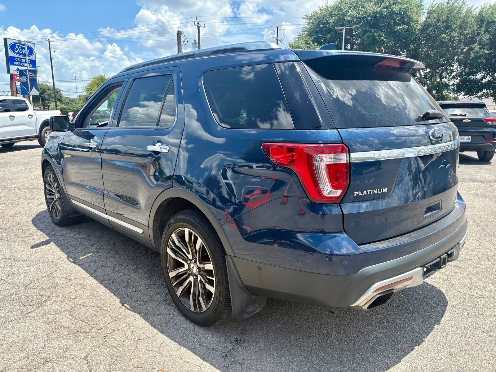 Used 2017 Ford Explorer Platinum AWD/4WD image 5