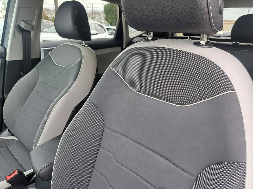 New 2026 Volkswagen Taos SE image 19