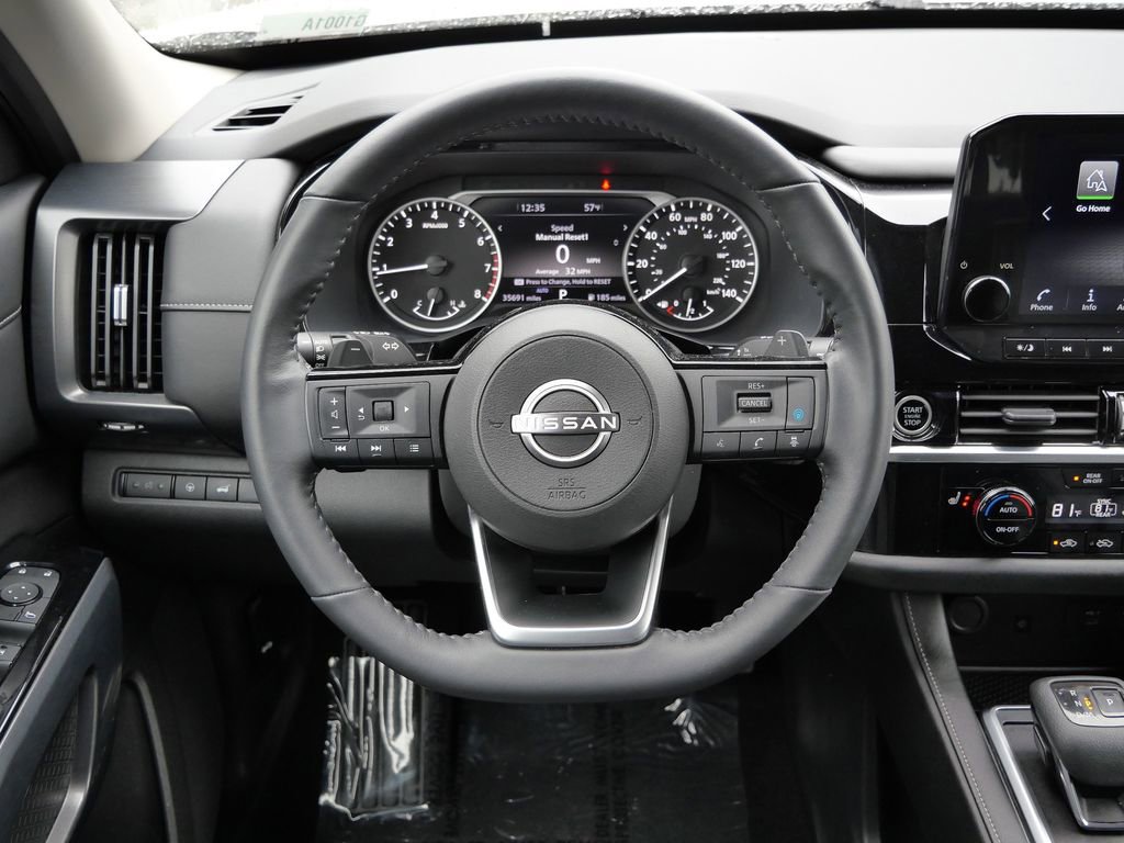 Used 2023 Nissan Pathfinder SL image 16