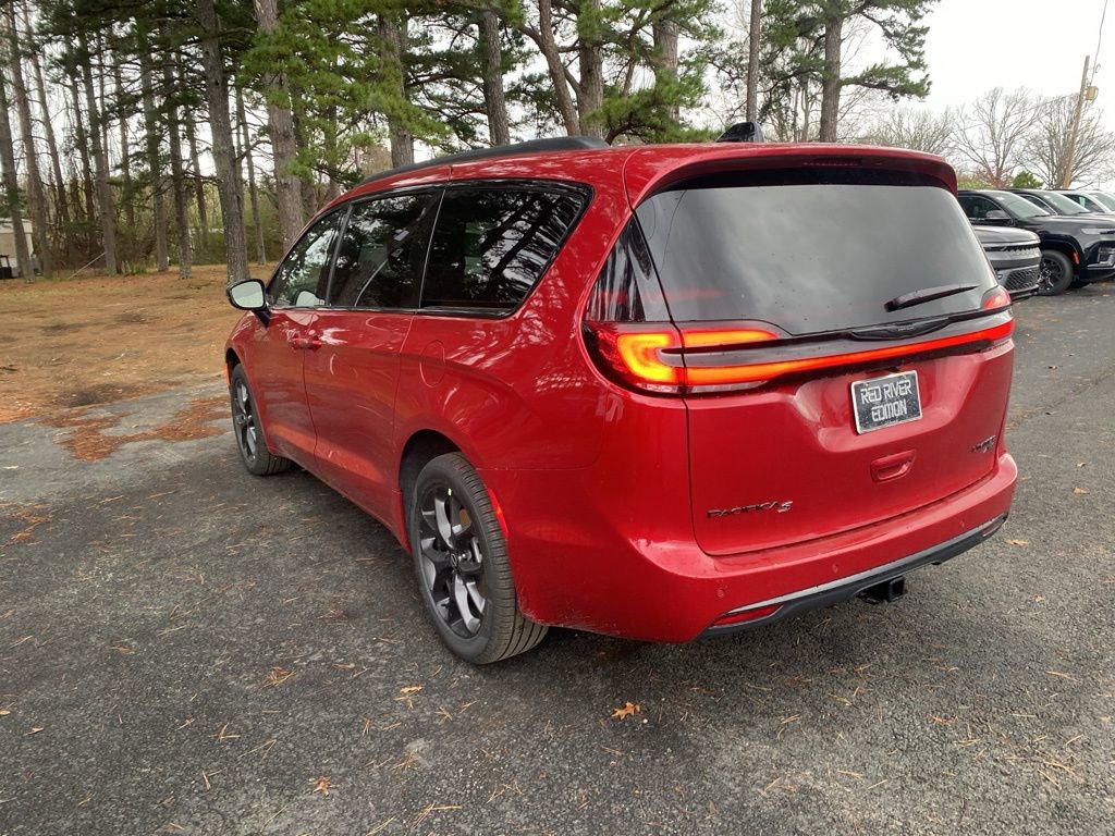 New 2026 Chrysler Pacifica Limited w/ S Appearance Package image 7