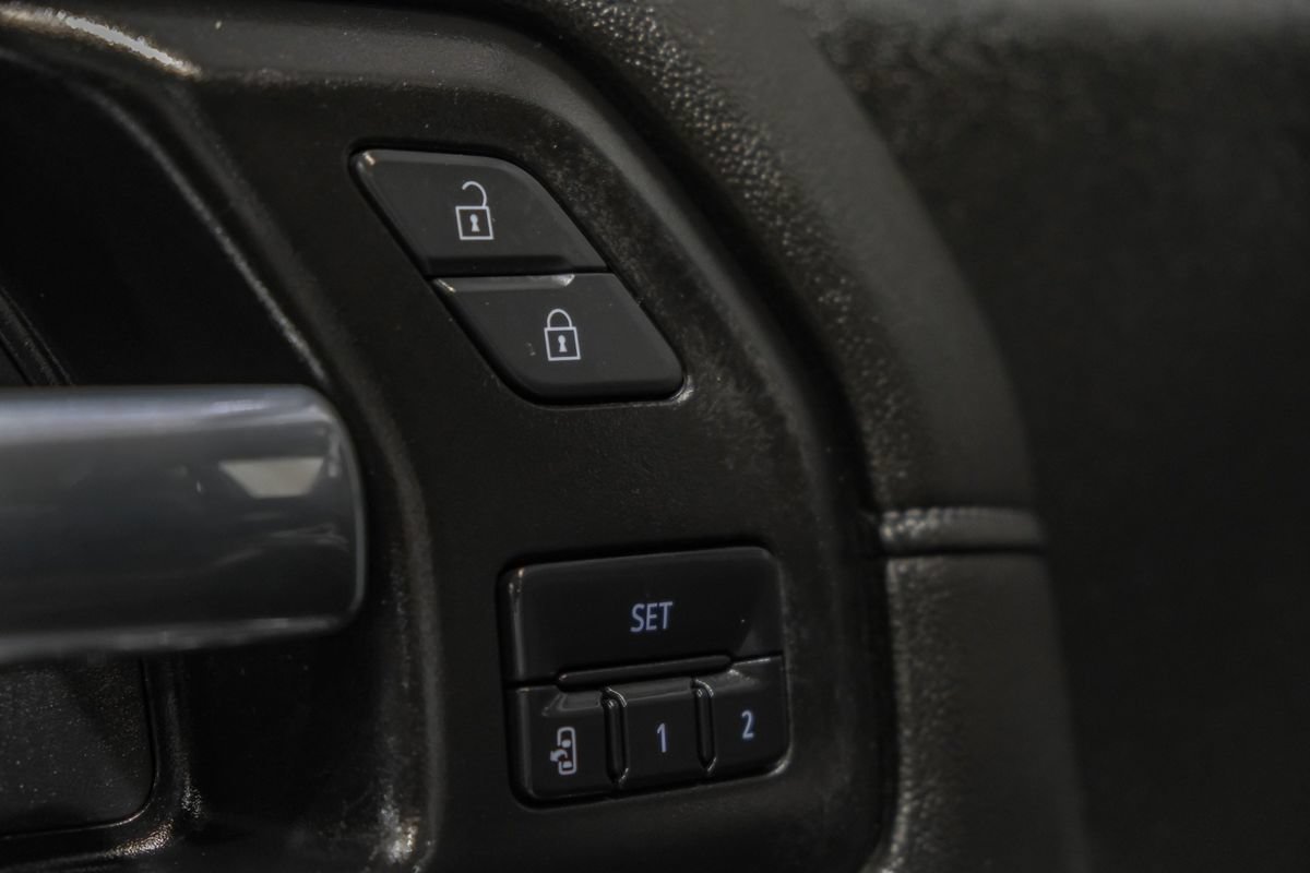 Used 2022 Chevrolet Silverado 2500 LTZ w/ LTZ Convenience Package AWD/4WD image 42
