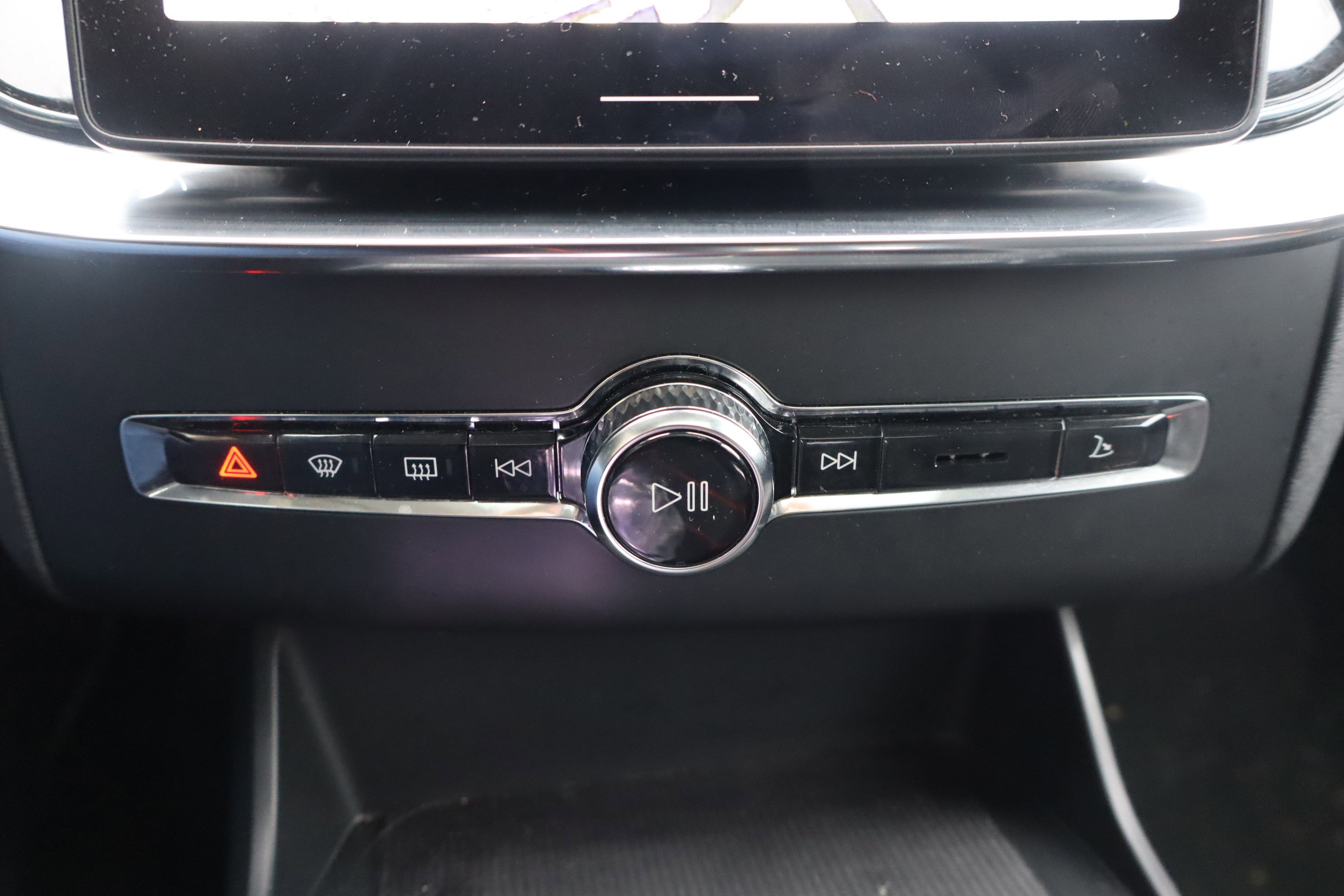 Used 2025 Volvo XC90 B6 Plus image 27