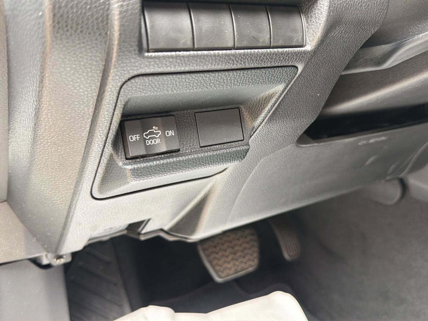 Used 2024 Toyota Tacoma SR5 AWD/4WD image 22
