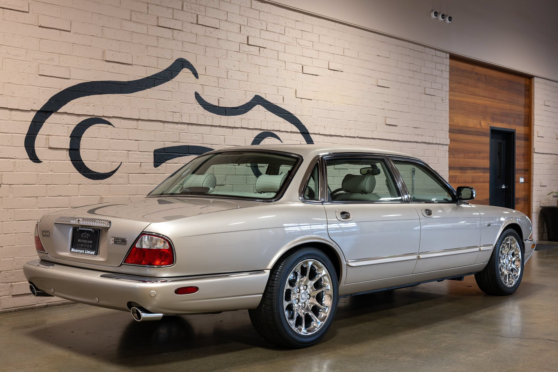 Used 2001 Jaguar XJ Supercharged RWD image 5