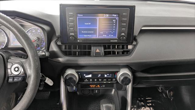 Used 2020 Toyota RAV4 LE FWD image 28