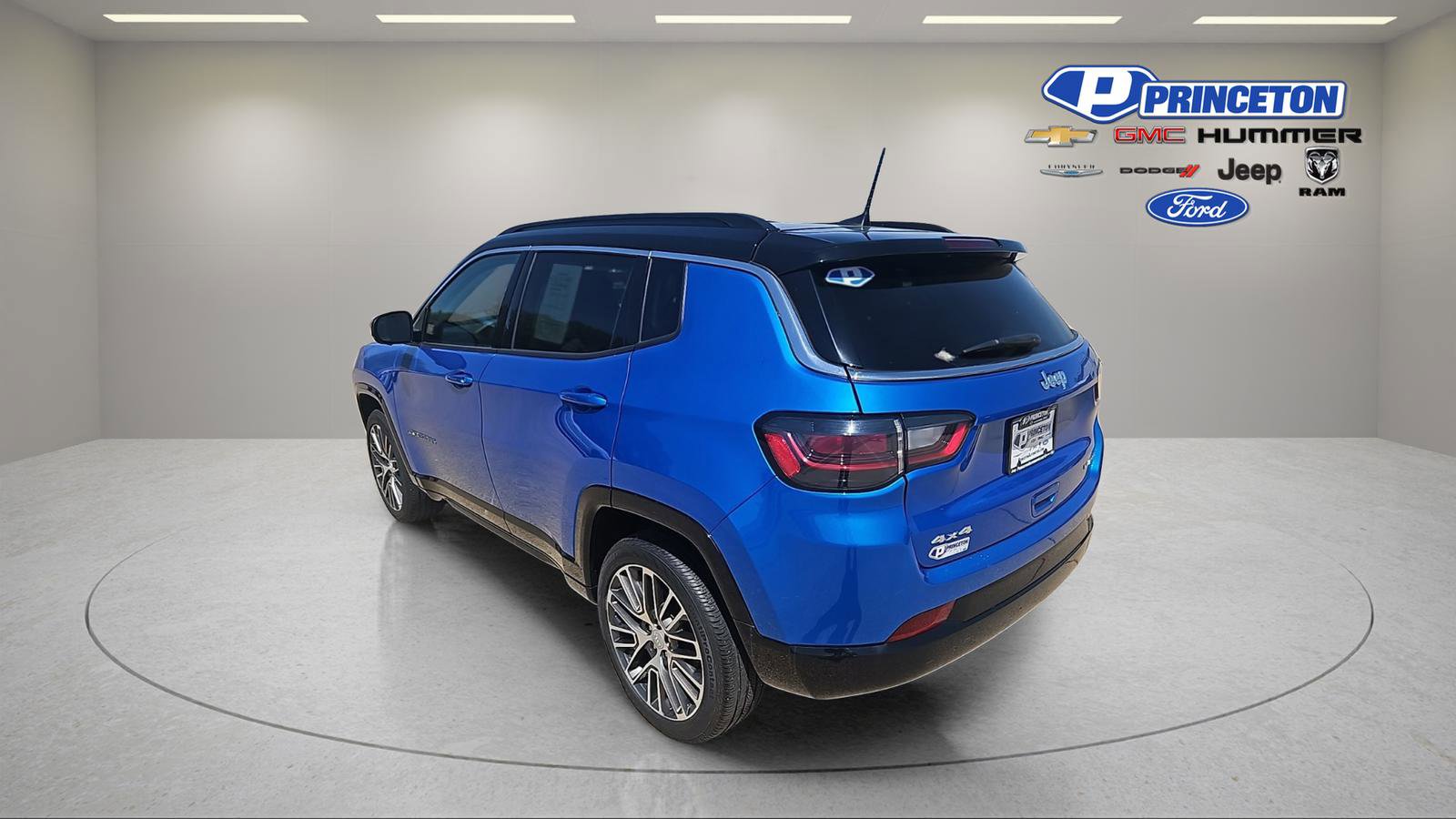 Used 2022 Jeep Compass Limited w/ Elite Group AWD/4WD image 5