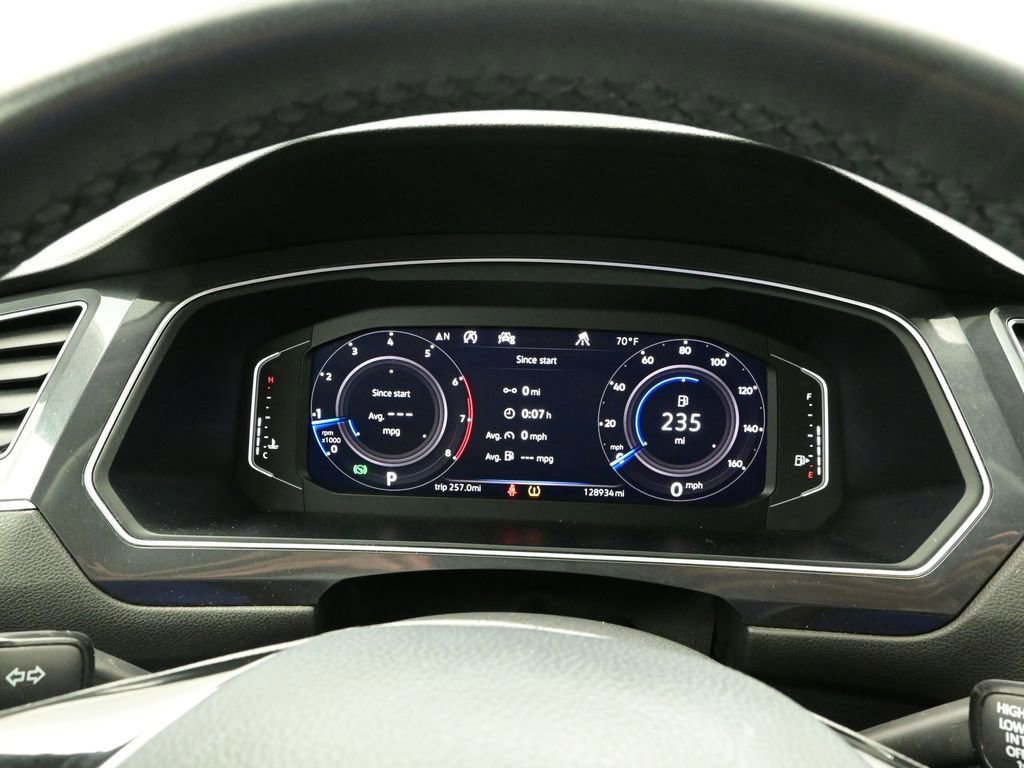 Used 2020 Volkswagen Tiguan SEL AWD/4WD image 19