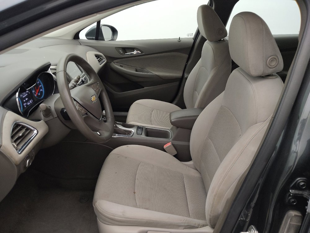 Used 2017 Chevrolet Cruze LT image 17