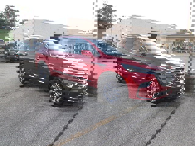 Used 2023 Buick Enclave Essence image 4