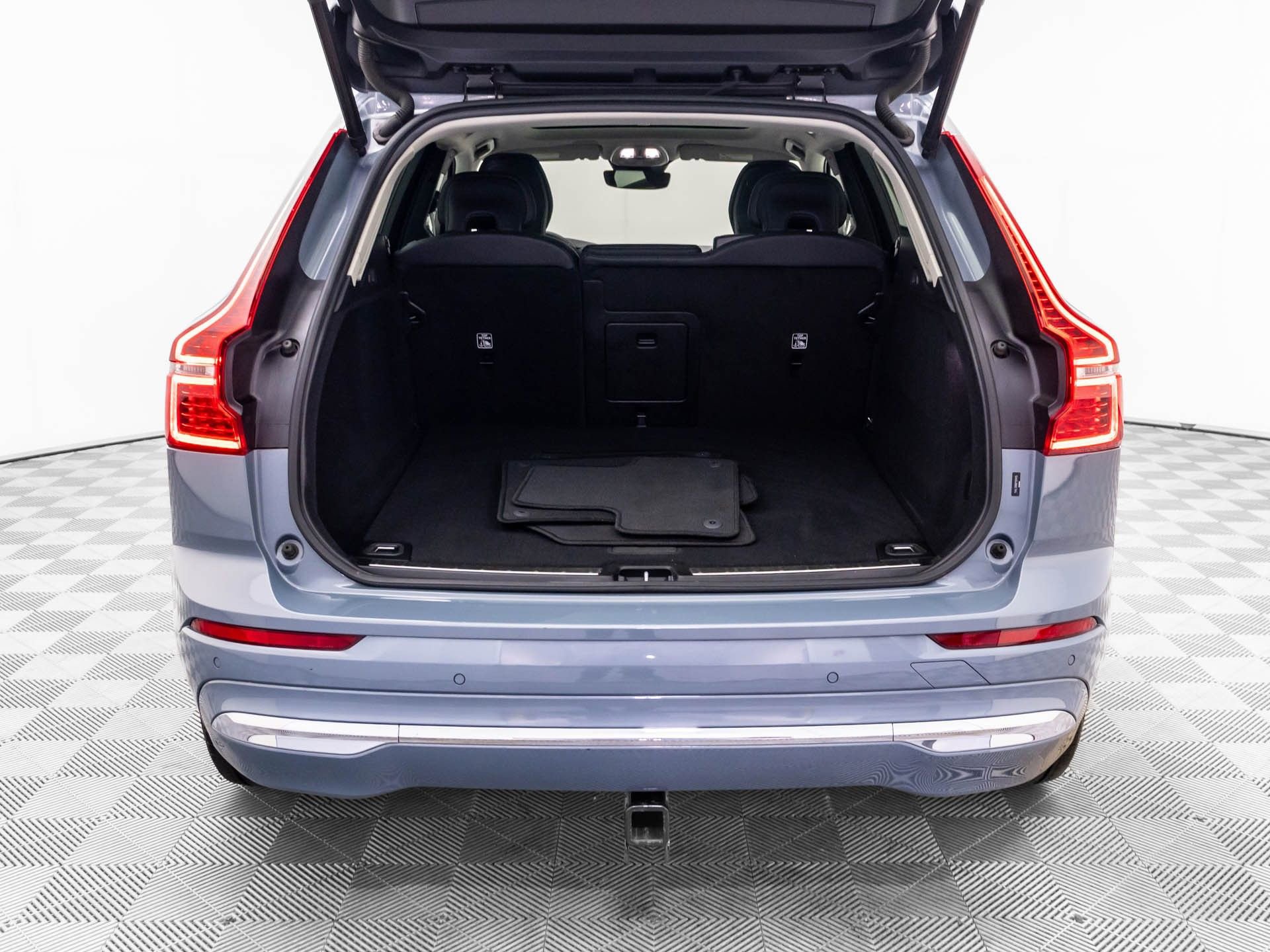Used 2023 Volvo XC60 B5 Plus w/ Climate Package image 28