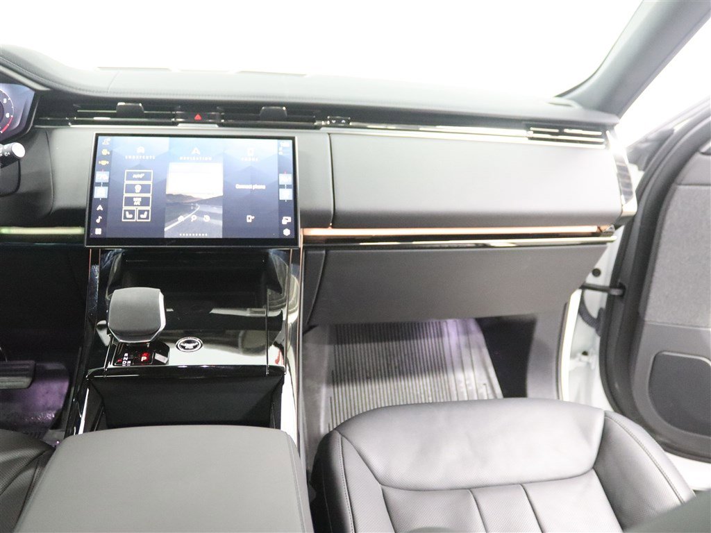 Used 2024 Land Rover Range Rover Sport SE image 19