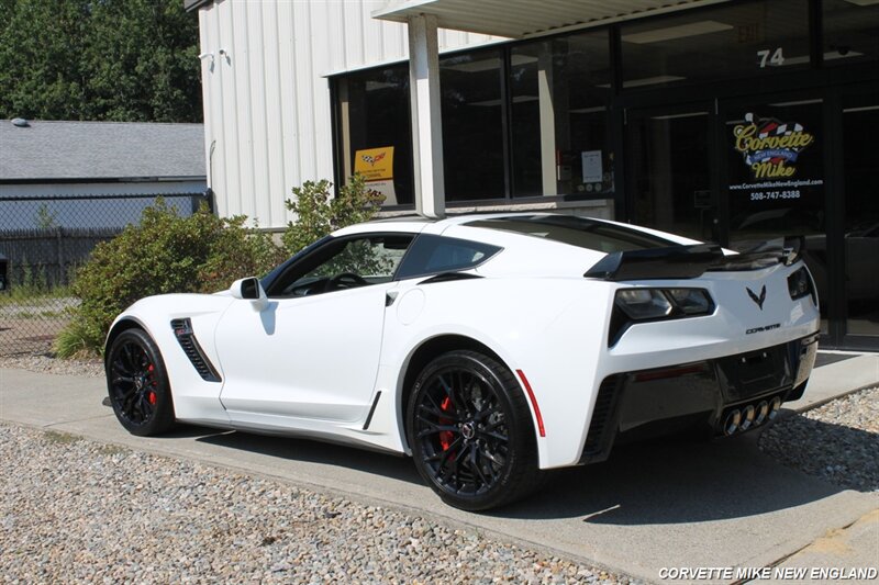 Used 2015 Chevrolet Corvette Z06 w/ 3LZ Preferred Equipment Group RWD image 7