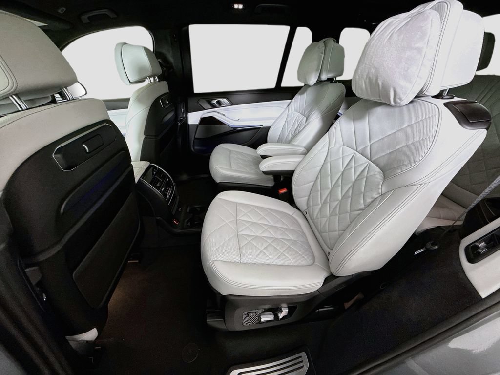 Used 2024 BMW X7 xDrive40i w/ Premium Package AWD/4WD image 25