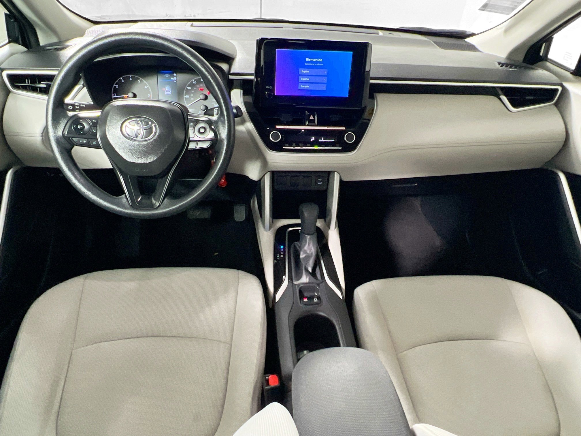 Used 2025 Toyota Corolla Cross L image 29