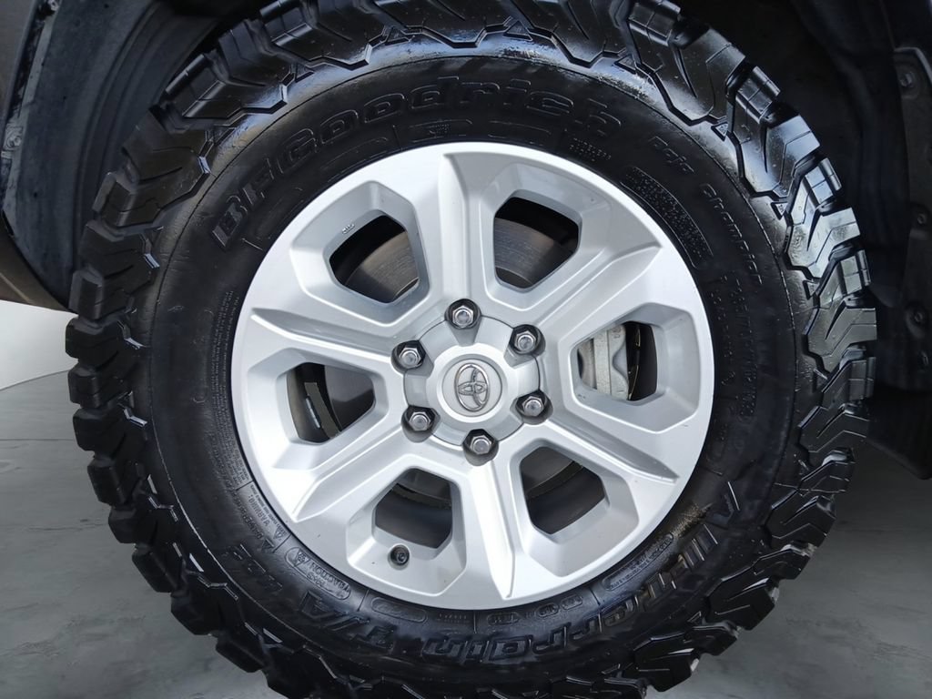 Used 2022 Toyota 4Runner SR5 Premium w/ Moonroof Package AWD/4WD image 23