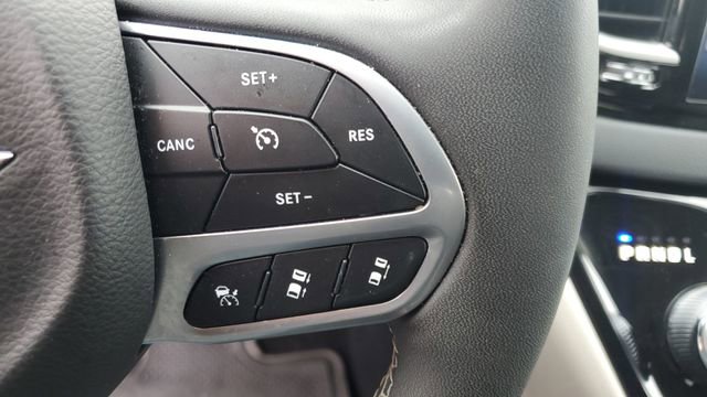 Certified 2024 Chrysler Pacifica Touring-L image 11