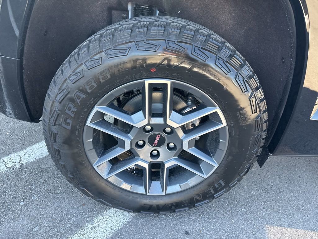 New 2026 GMC Terrain AT4 w/ LPO, Black Badging Package image 36