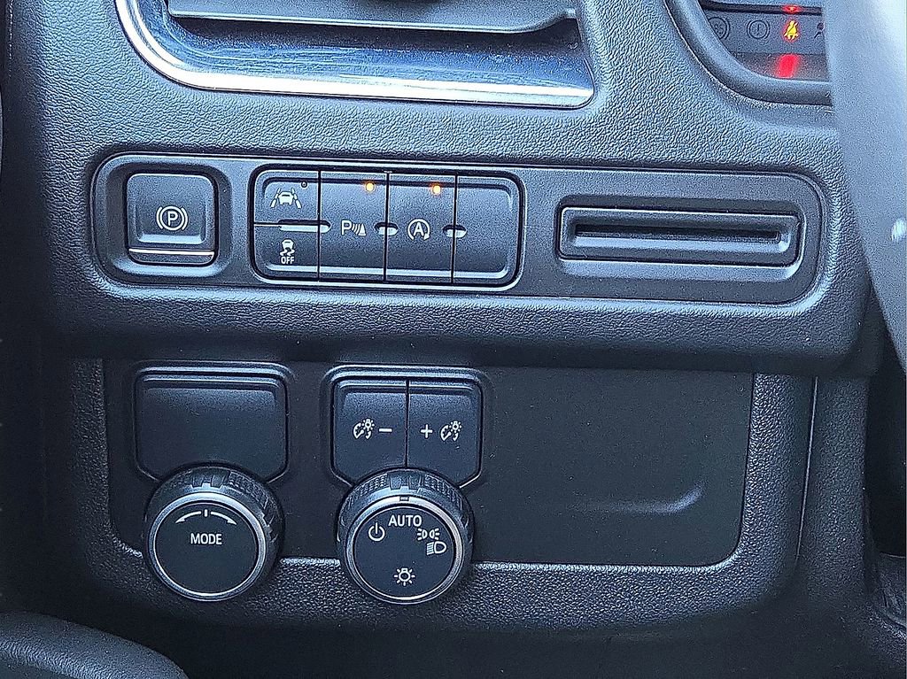 Used 2023 Chevrolet Suburban LT image 27