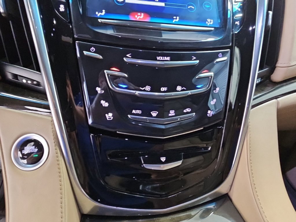 Used 2019 Cadillac Escalade ESV Platinum RWD image 20