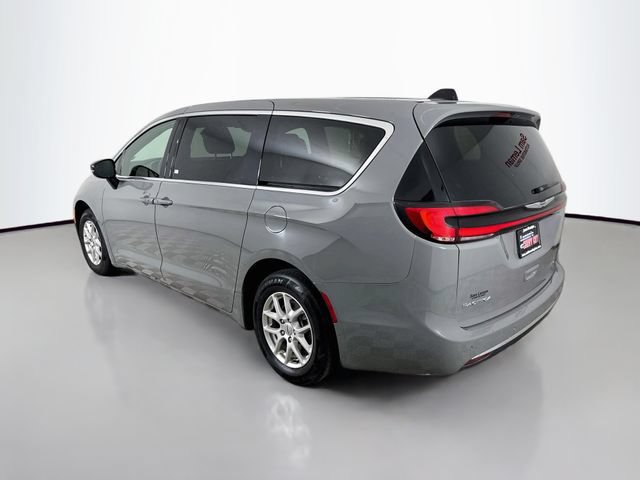 Used 2025 Chrysler Pacifica Select FWD image 5