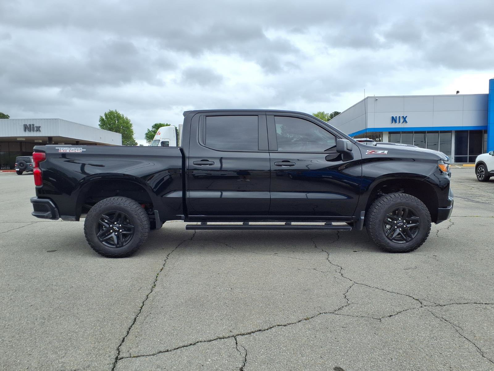 Used 2025 Chevrolet Silverado 1500 Custom Trail Boss AWD/4WD image 18
