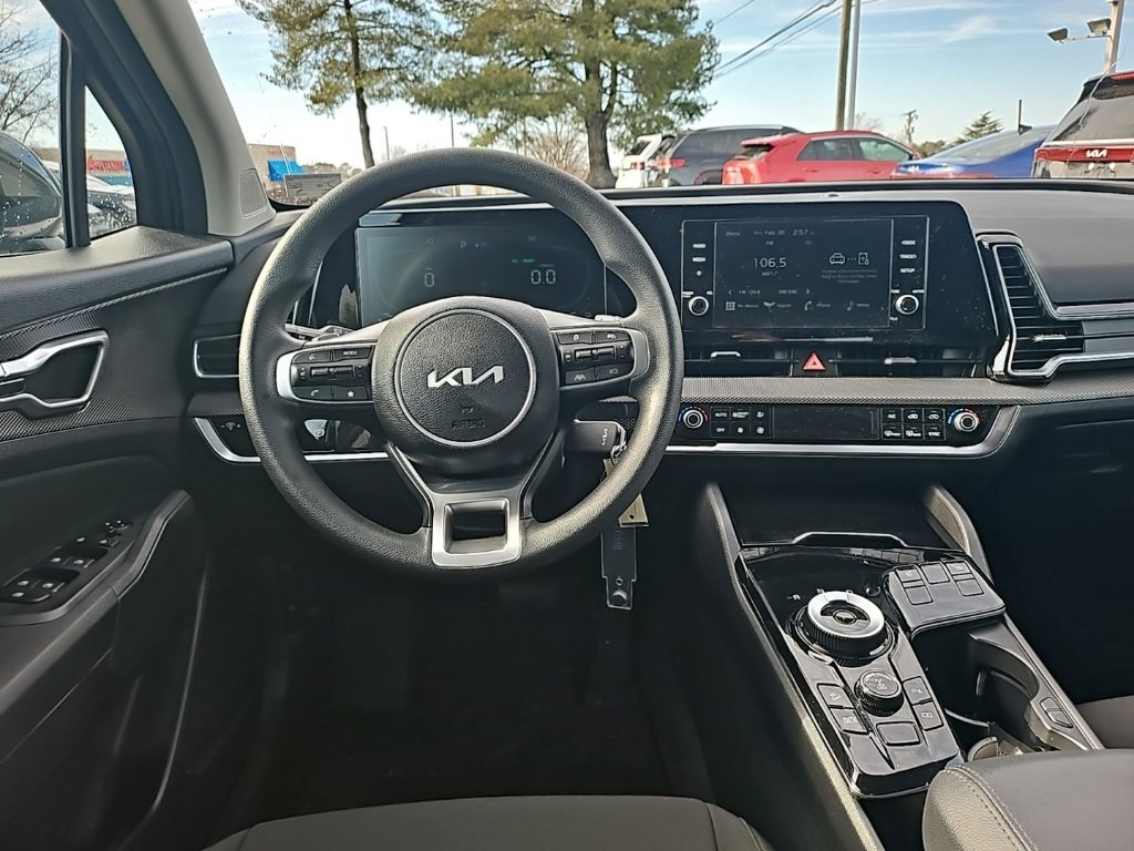 Used 2025 Kia Sportage LX image 12