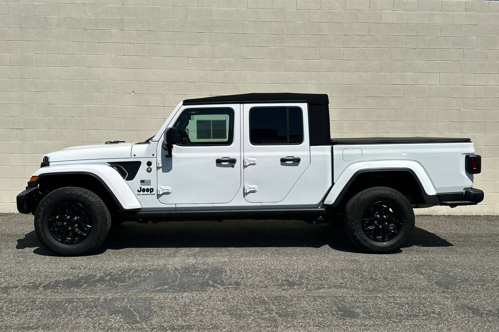 Used 2023 Jeep Gladiator Sport AWD/4WD image 7