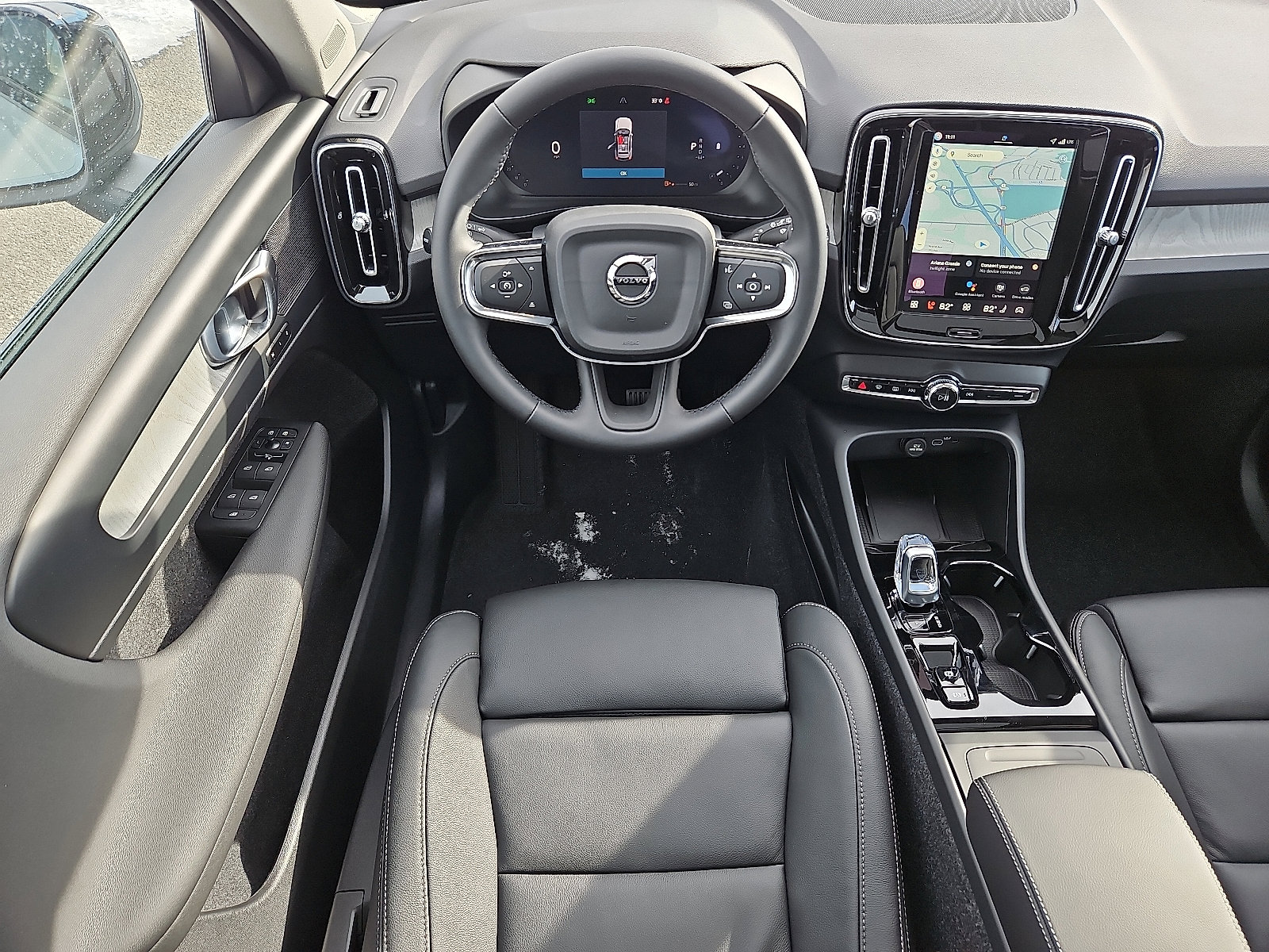 New 2026 Volvo XC40 B5 Plus w/ Protection Package Premier AWD/4WD image 9