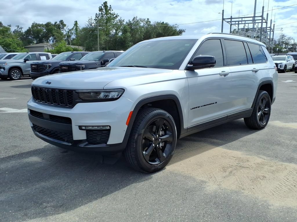 Used 2023 Jeep Grand Cherokee L Limited w/ Luxury Tech Group II RWD image 3