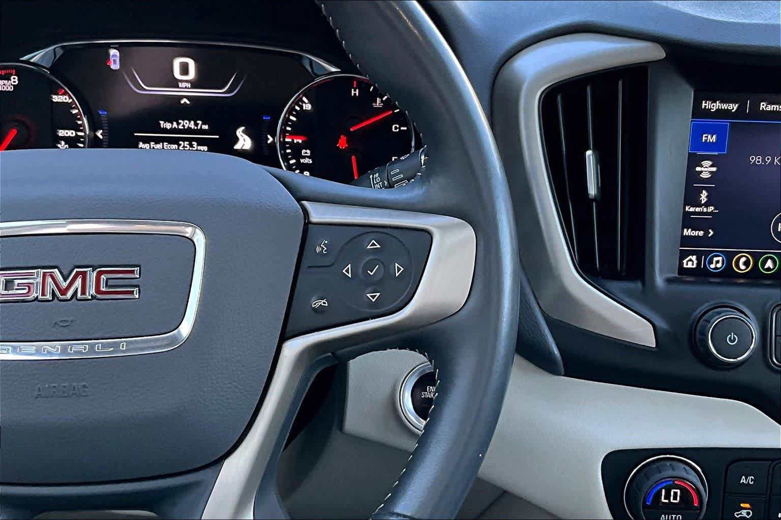 Used 2022 GMC Terrain Denali w/ Denali Premium Package AWD/4WD image 26