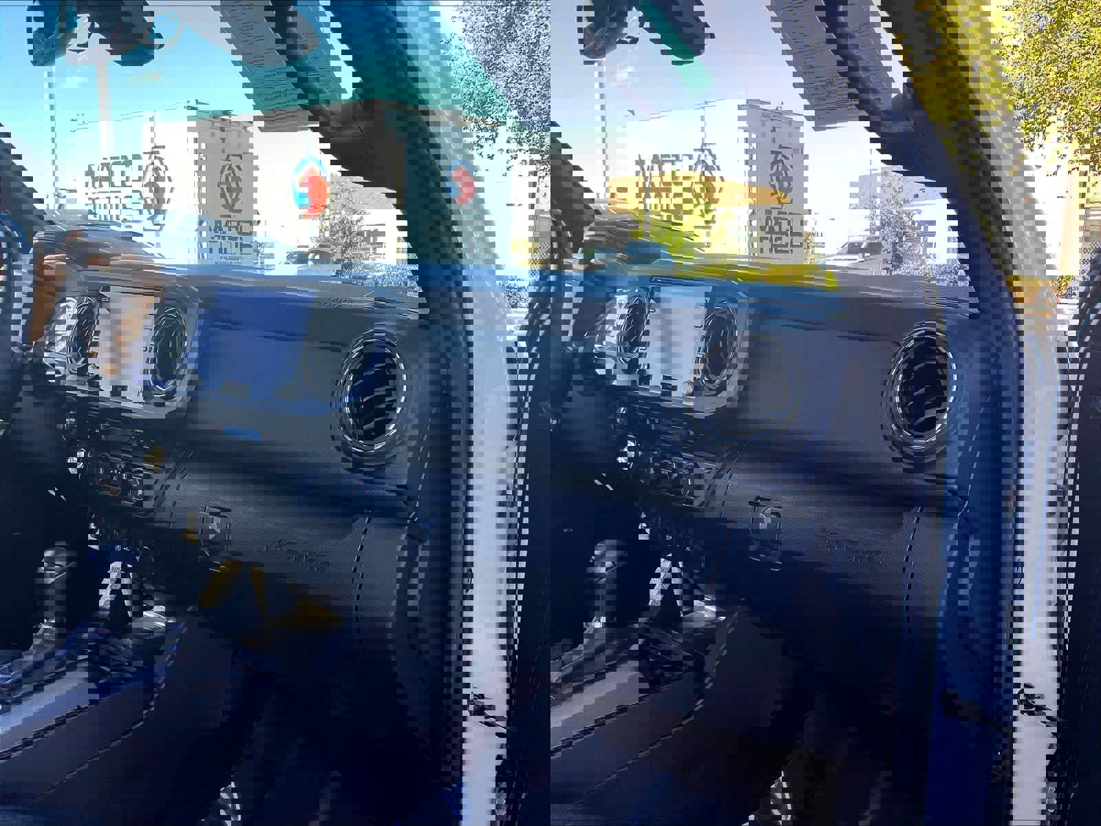 Used 2022 Toyota Tacoma TRD Off-Road w/ TRD Premium Off Road Package image 18