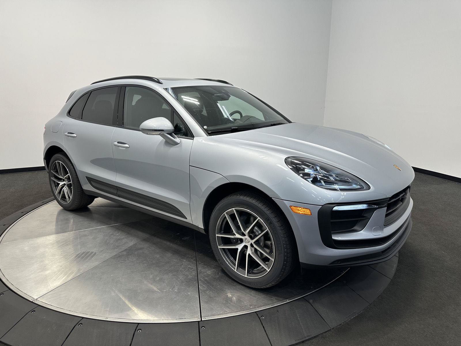 New 2026 Porsche Macan AWD/4WD image 9