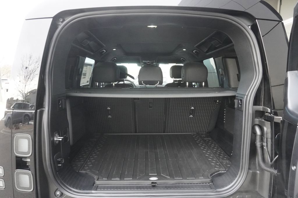 New 2026 Land Rover Defender 110 V8 image 31