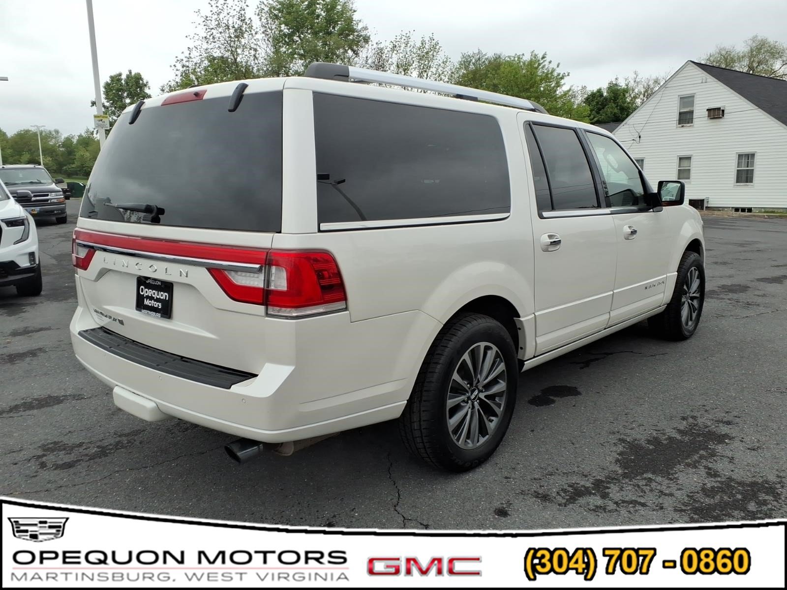 Used 2017 Lincoln Navigator L Select AWD/4WD image 6