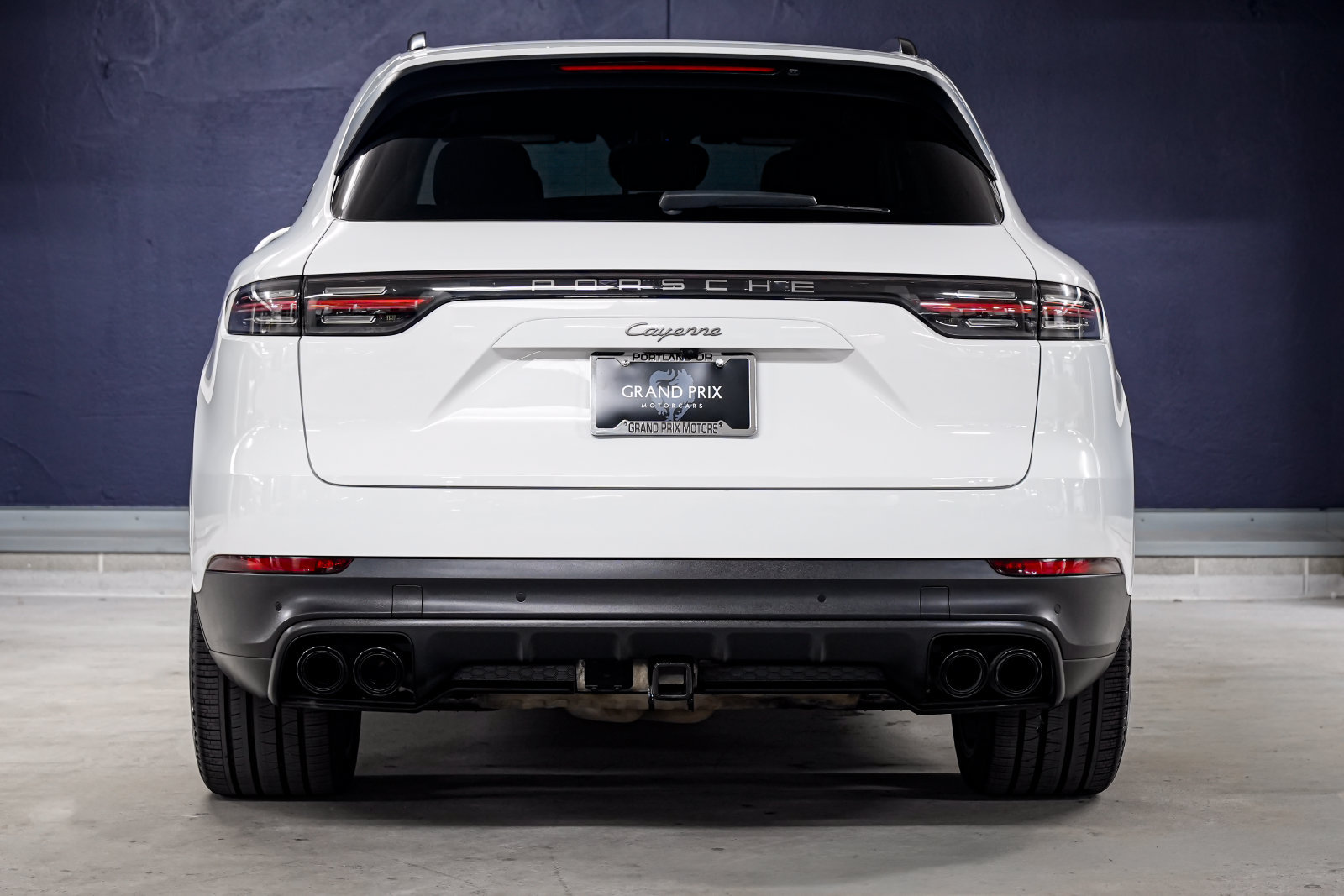 Used 2023 Porsche Cayenne Platinum Edition AWD/4WD image 4
